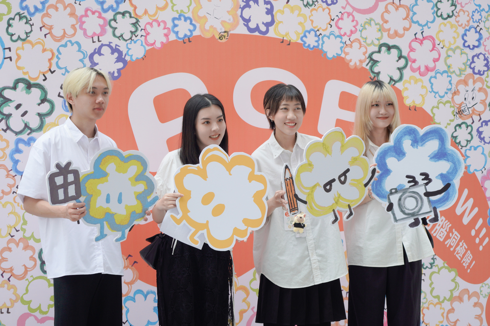 學生互動中圖片