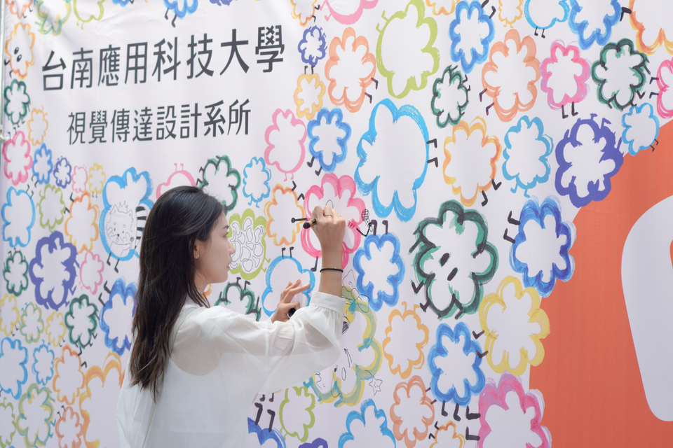 學生互動中圖片