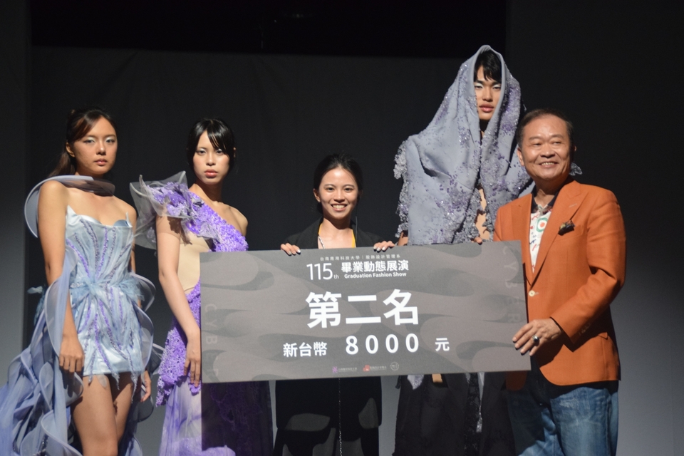 第二名  設計師：兵姿怡        主題：晶貌圖片