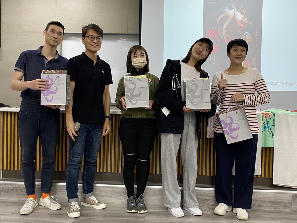 ｜112年｜【主軸A】 通識博雅講座-文藝創新系列1-關於我轉生成《狐仙》的那件事—國光劇團京劇專題講座圖片