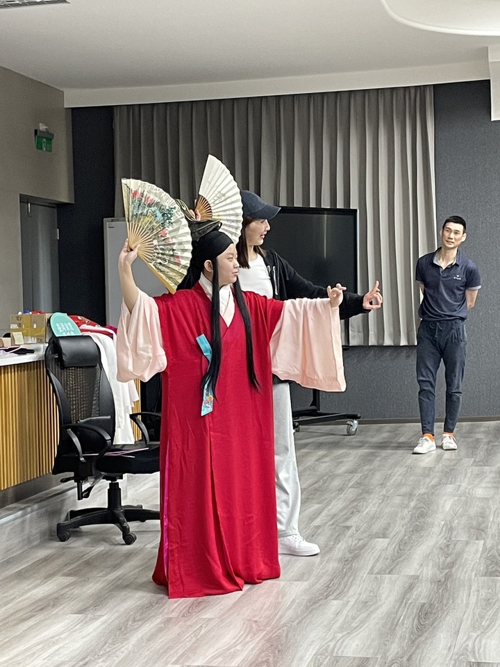｜112年｜【主軸A】 通識博雅講座-文藝創新系列1-關於我轉生成《狐仙》的那件事—國光劇團京劇專題講座圖片
