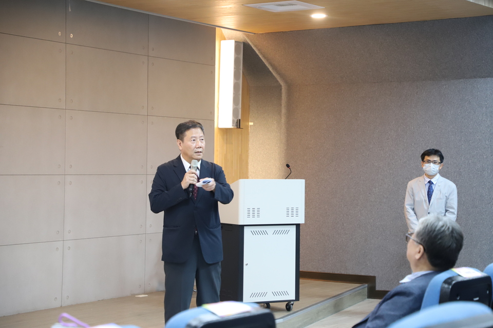 楊正宏校長為活動開場致辭，歡迎洪堯昆董事長蒞校演講 ˉ圖片