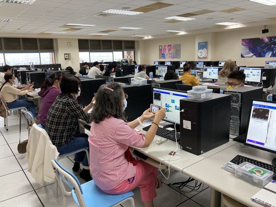 ｜109年｜【主軸A】 109-11-14、21 智能程式設計研習營1-輕鬆學程式玩創意，用micro:bit學習寫程式圖片