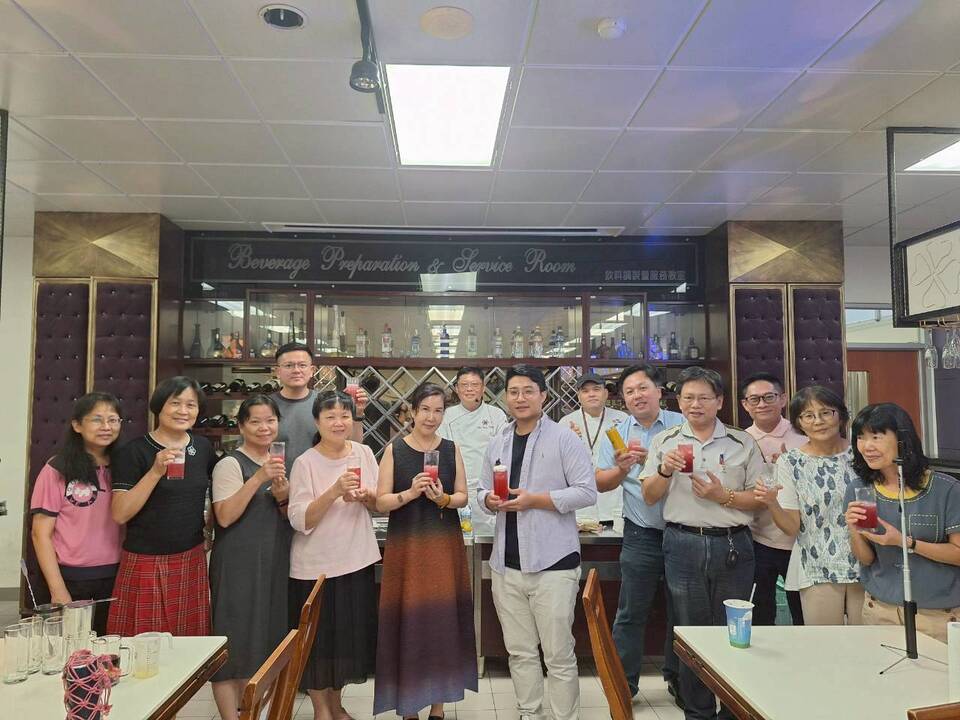 講師和與會老師合照圖片