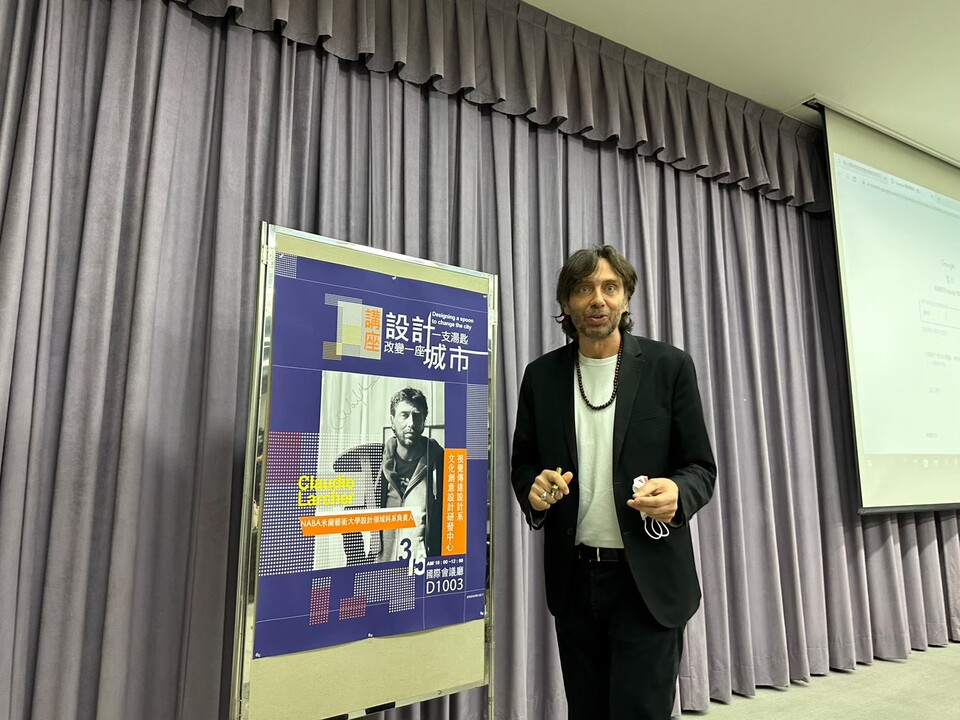 講師與海報合照圖片