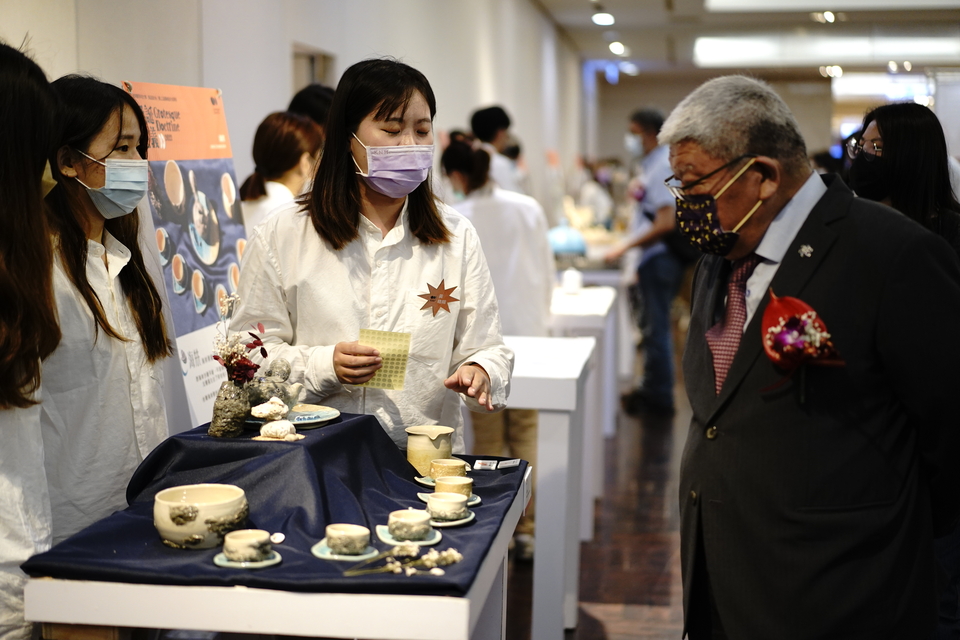 ｜111年｜【主軸B】 商品設計系-怪誕主義圖片