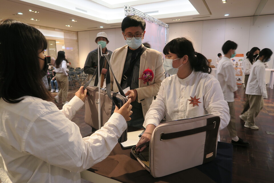 ｜111年｜【主軸B】 商品設計系-怪誕主義圖片