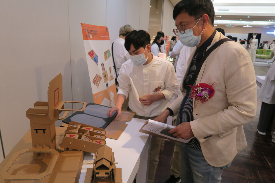 ｜111年｜【主軸B】 商品設計系-怪誕主義圖片