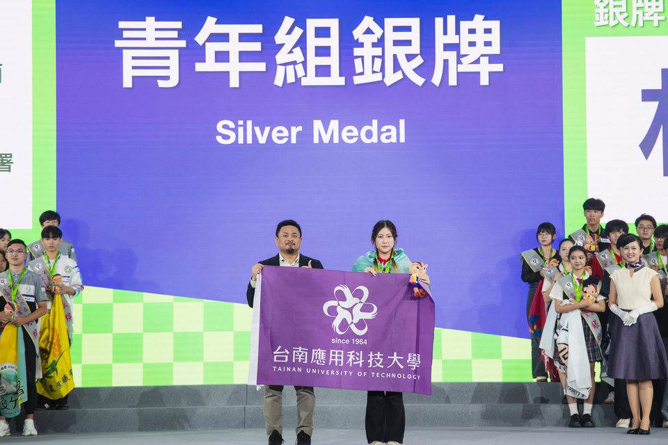 中式服裝職類銀牌-服設系林仟儒圖片