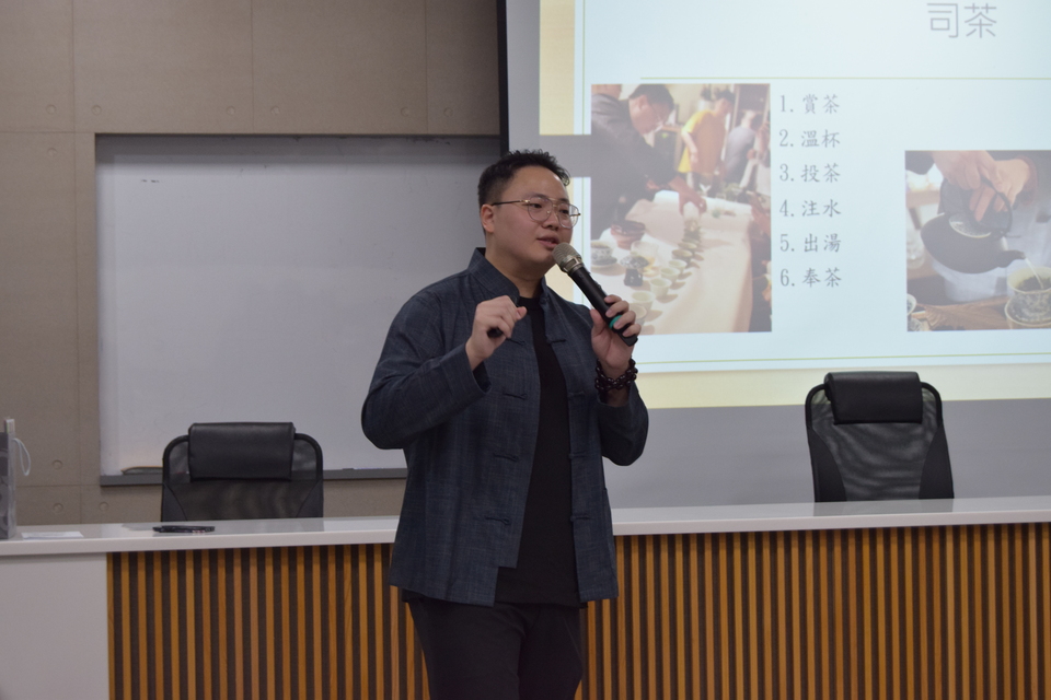 嚴偉嘉先生精采演說圖片