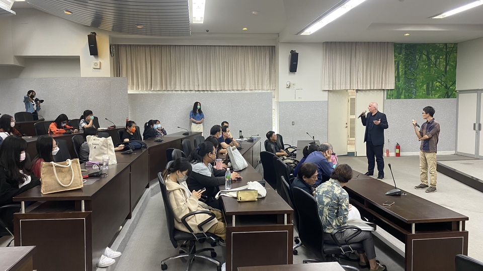 德國包浩斯大學Prof. Markus Weisbeck介紹德國當代視覺作品。圖片
